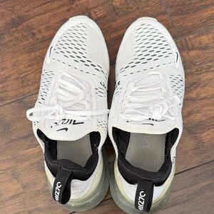 Nike Air Max 270 White and Black Sneakers Women’s Size 9 Good Conditon